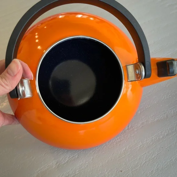 Le Creuset Flame Orange Zen Whistling Tea Kettle 1.6QT Enamel on Steel - Picture 7 of 10